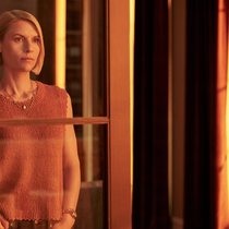 Lädt die Kids beim Papa ab und macht sich vom Acker: Rachel (Claire Danes).