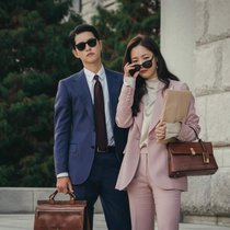 Adrette Anwälte: Vincenzo (Song Joong-ki) und Hong Cha-young (Jeon Yeo-been).