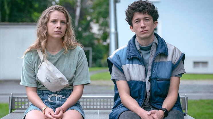 Wie Ping und Pong: Lisa (Lena Klenke) und Moritz (Maximilian Mundt) gehören zusammen.