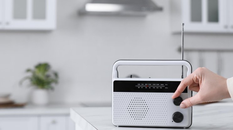Empfänger sucht Sender: Bald sollte sich auf den UKW-Frequenzen der SRG was tun.