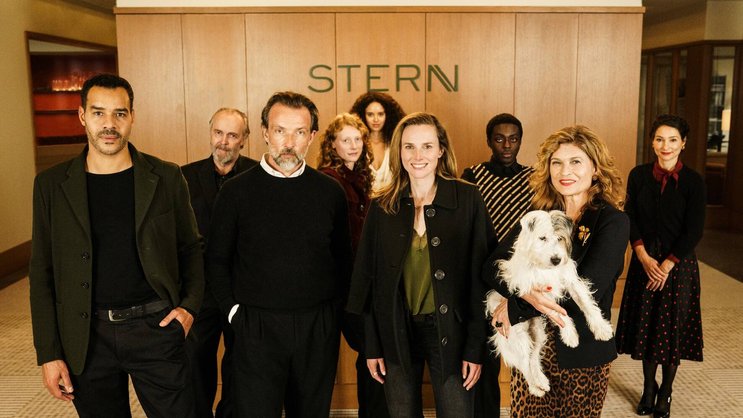 Gute Miene zum nervösen Spiel: das Team der Schauspielagentur «Stern».