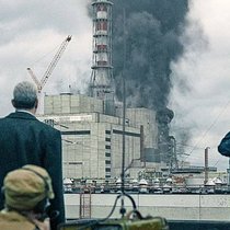 Bange Blicke auf die tödliche Atomwolke nach der Explosion in Reaktor 4.