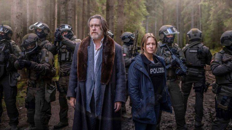 Winter ermittelt neuerdings im Sommer: Nicholas Ofczarek und Julia Jentsch.