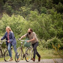 Velotalk: Charlotte (Sandrine Kiberlain) und Simon (Vincent Macaigne).