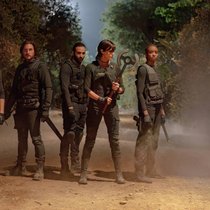 Gewappnet für neue Abenteuer: Andy (Charlize Theron, 2. v. r.) mit ihrer Söldnertruppe.