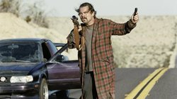 Bob (Leonardo DiCaprio) ist auf der Flucht vor Colonel Lockjaw (Sean Penn).