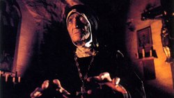 Mit ihr wird wohl niemand selig: betagte Mutter Oberin aus «Dark Waters» (1993).
