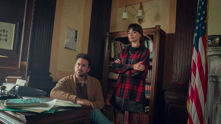 Thomas (Dan Levy) und Maeve (Emma Mackey) in der finalen 4. Staffel von «Sex Education».