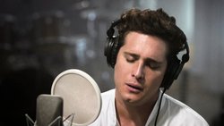 Goldjunge Luis Miguel (Diego Boneta) singt sich in die Herzen von ganz Mexiko.