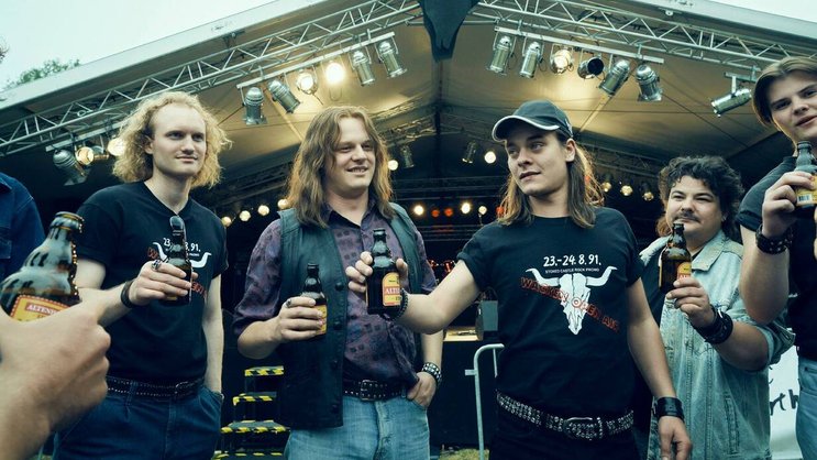 Prost! Die Jungs von «Legend of Wacken» (RTL+) headbangen bald auch bei Oneplus.