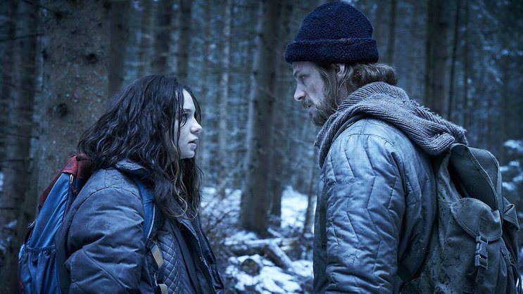 Schlagkräftiges Vater-Tochter Gespann: Esme Creed-Miles und Joel Kinnaman.