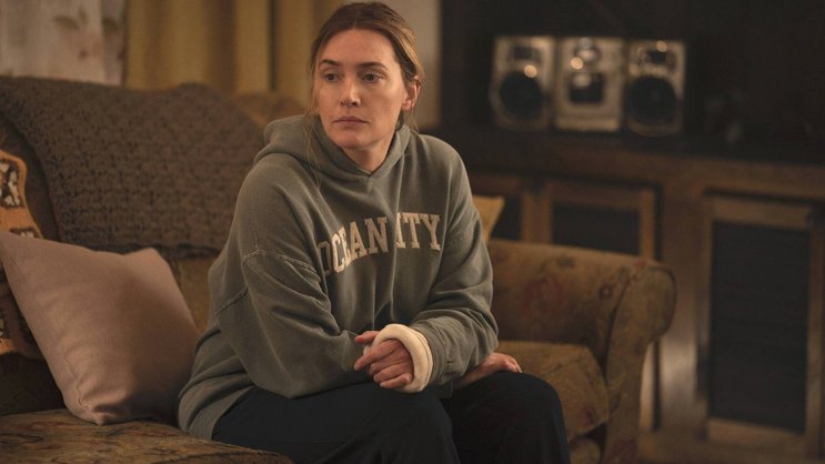 Kate Winslet spielt Mare Sheehan, eine Kleinstadt-Polizistin.