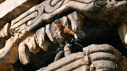 Söldnerin Zora (Scarlett Johansson) ist auf der Suche nach Dinoblut.