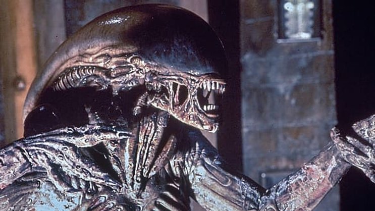 Die gruselige Kreatur von H. R. Giger vergisst niemand so schnell.