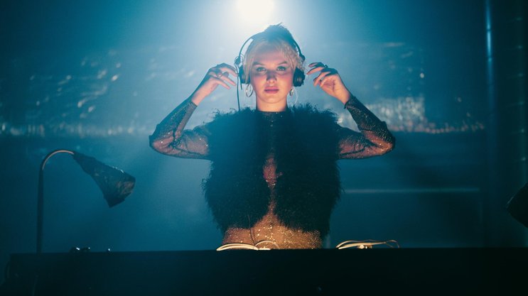 Techno im Blut: Linda (Jule Hermann) will in München als DJ durchstarten.