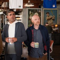 Bill Burr (r.) und seine Kumpel merken, dass sie etwas aus der Zeit gefallen sind.