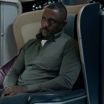 Der Unterhändler Sam Nelson (Idris Elba) versucht in «Hijack», ein Flugeug wieder heil auf den Boden zu bringen.