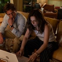 Am Datensammeln: Jeff (Jeremy Allen White) und Frances (Mikey Madison). 