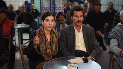 Halim (Saleh Bakri) und Mina (Lubna Azabal) im Kaffeehaus.