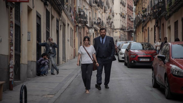 Zu schlau für diese Welt: Antonia Scott (Vicky Luengo) mit Jon Gutiérrez (Hovik Keuchkerian).