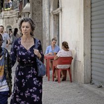 In den Gassen von Bari: Zwischen Sophia Loren und Ibrahima Gueye entwickelt sich eine ungewöhnliche Beziehung.