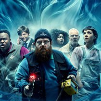 Entschlossen: Gus Roberts (Nick Frost, M.) und seine Crew aus Amateur-Ghostbustern.