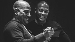 Ganz nah dran: Regisseur Allen Hughes (l.) mit Dr. Dre.