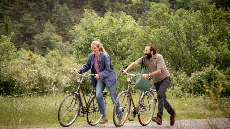 Velotalk: Charlotte (Sandrine Kiberlain) und Simon (Vincent Macaigne).