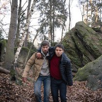 Welcher mordlüsterne Psycho hat es auf die Brüder Roman und Albert abgesehen?