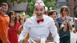 Vom Glacéverkäufer (Ari Millen) sollten die Kinderchen wohl besser nichts annehmen. 