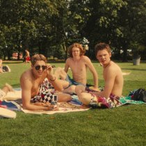 Im Freibad den Mädchen nachgaffen, geilo! Alba, PD, Gollum und Peppi (v. l.).