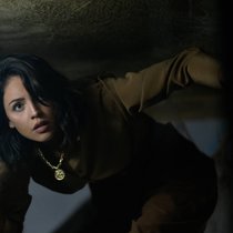 Esme (Eiza González) ist den Schatzjägern immer dicht auf den Fersen.