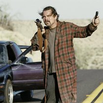 Bob (Leonardo DiCaprio) ist auf der Flucht vor Colonel Lockjaw (Sean Penn).