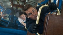 Jetzt bloss keine Billettkontrolle! Hunt (Tom Cruise) und Grace (Hayley Atwell).