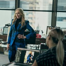Nimmt die Gabe als erste Politikerin richtig ernst: Margot (Toni Collette) in «The Power».