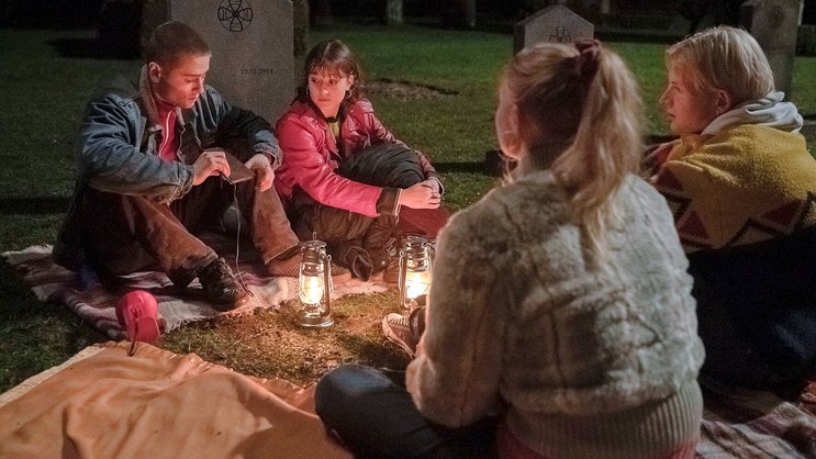 Verschworen: Die Clique um Ida begibt sich auf okkulte Abwege.