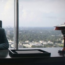 Machtversessen und narzisstisch: Jeff Daniels als Firmenboss Charlie Croker.