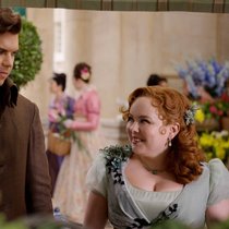 Tiefe Blicke: Zwischen Colin Bridgerton (Luke Newton) und Penelope Featherington (Nicola Coughlan) knistert es.