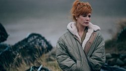 Einst Polizistin, jetzt Lehrerin: Jackie Ellis (Kelly Reilly) will beide Fälle aufklären.