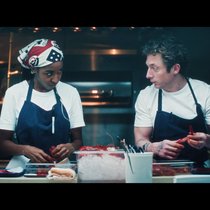 Sydney (Ayo Edebiri) und Carmy (Jeremy Allen White) während ihrer letzten gemeinsamen Schicht.