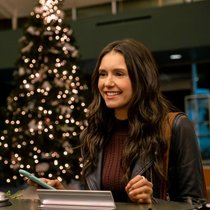 Da strahlt sie noch: Natalie auf dem Weg in eine weihnachtliche Romanze.