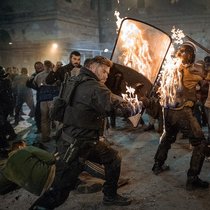 Feuer! Action! Tyler Rake! Chris Hemsworth lässt es in «Extraction 2» wieder mächtig krachen.