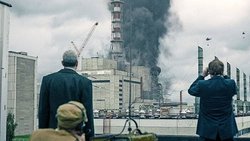 Bange Blicke auf die tödliche Atomwolke nach der Explosion in Reaktor 4.