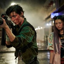 Duo infernale: Ani (Miku Martineau, r.) hilft Kate (Mary Elizabeth Winstead), an die Yakuza heranzukommen.