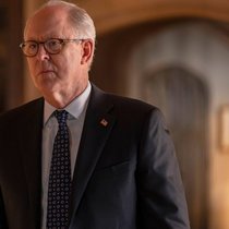 Auch alt und gut: Jeff Bridges' Widersacher John Lithgow als FBI Assistant Director Harold Harper.