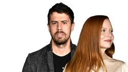Abgeschottet: Toby Kebbell und Lauren Ambrose waren monatelang von ihren Familien getrennt.