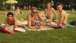 Im Freibad den Mädchen nachgaffen, geilo! Alba, PD, Gollum und Peppi (v. l.).