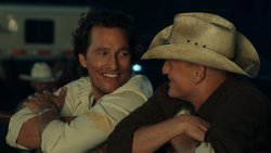 Matthew McConaughey (l.) und Woody Harrelson fühlen sich so nahe wie Brüder.
