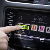 Kein UKW in Tunneln! Da sind Auto­fahrer weiter auf DAB+ angewiesen.