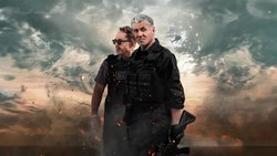 Actionstreifen vom Fliessband, der mit dem grossen Namen von Sylvester Stallone (r.) wirbt: «Armor».
